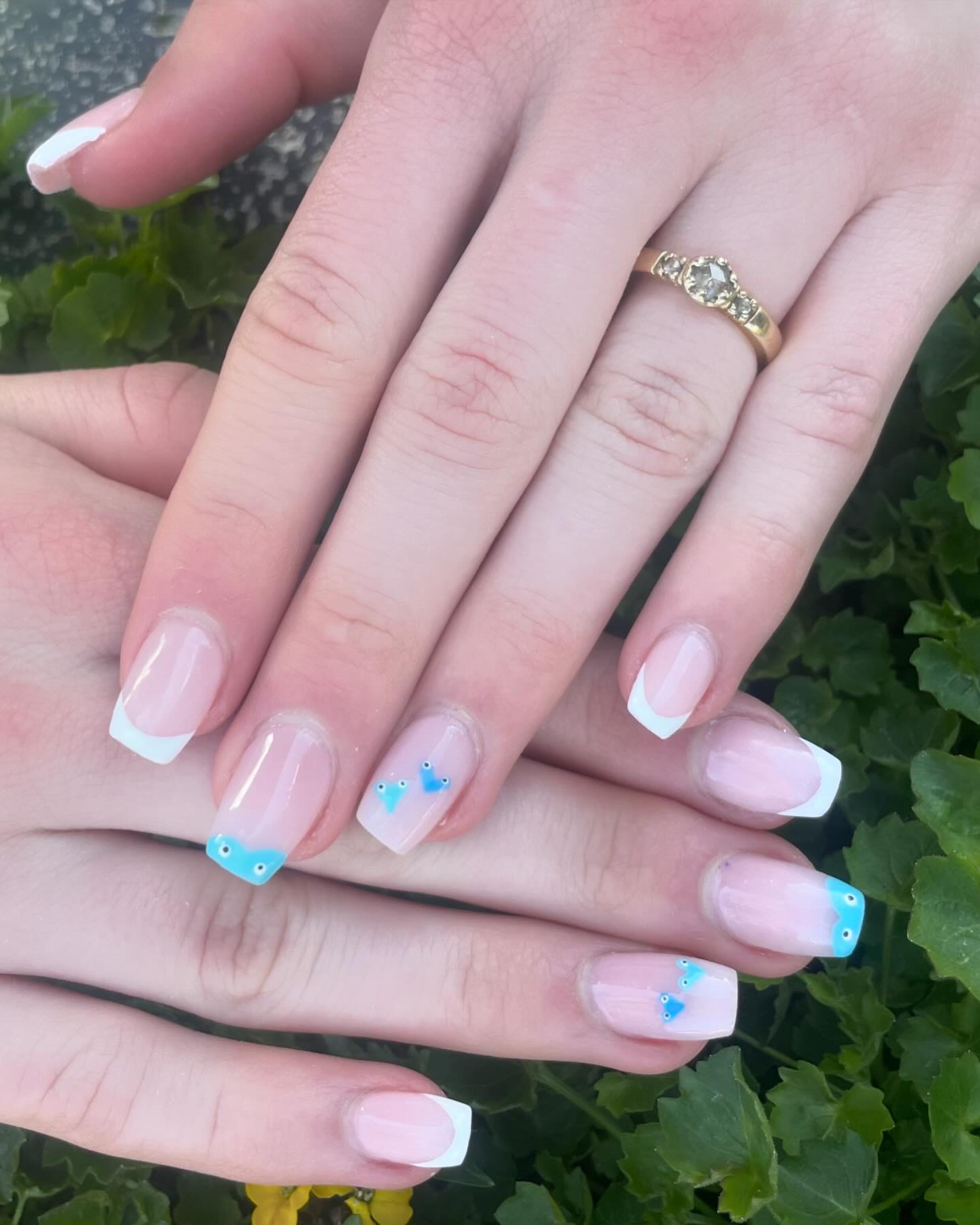 Zachtroze french met kleine blauwe hartjes